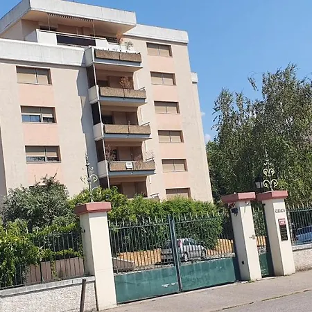 Apartment Prestige, Calme & Terrasse Ensoleillee